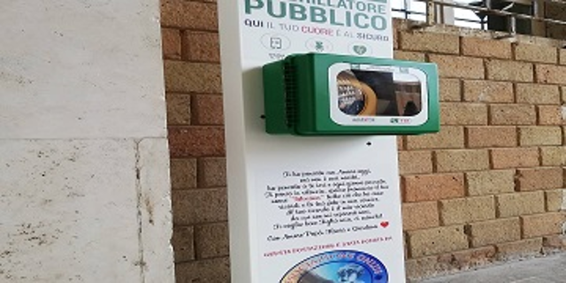 Pomezia Città cardioprotetta, inaugurato un defibrillatore in piazza Indipendenza